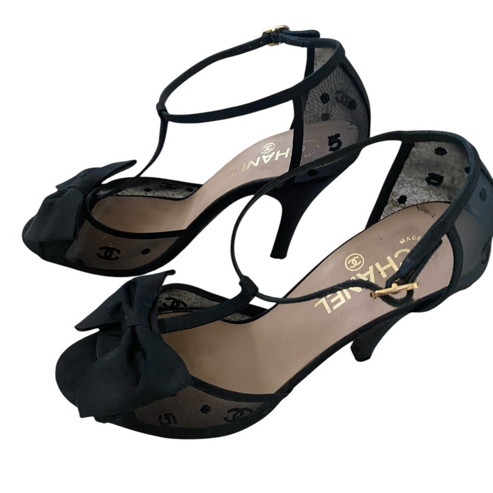 AUTHENTIC! CHANEL Black Women's Heels with Bow Accent - Picture 4 of 13